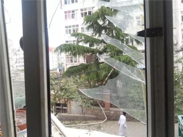 突發(fā)！青島一居民樓發(fā)生爆燃！已造1人死亡，7人受傷！3公里外有震感…
