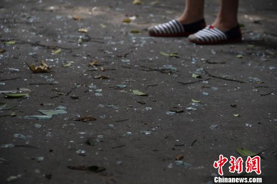 圖為煤氣爆燃民房。 朱柳融 攝